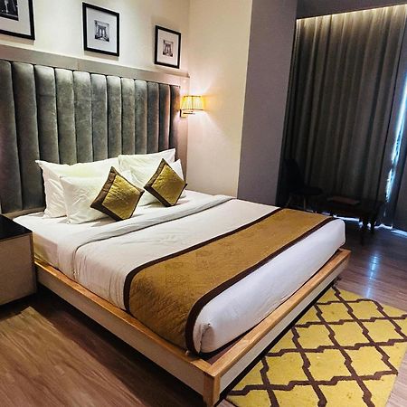 Hotel Sakura Gold Gurgaon Exterior photo
