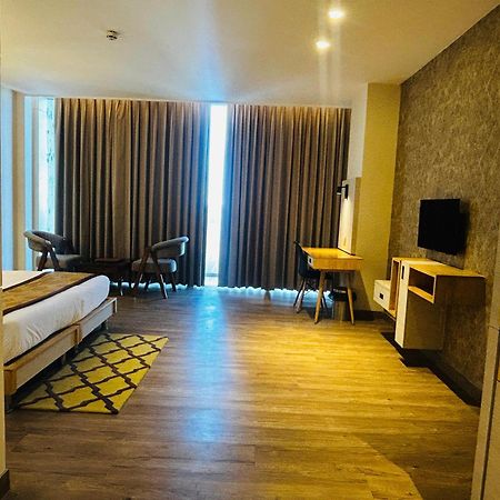 Hotel Sakura Gold Gurgaon Exterior photo