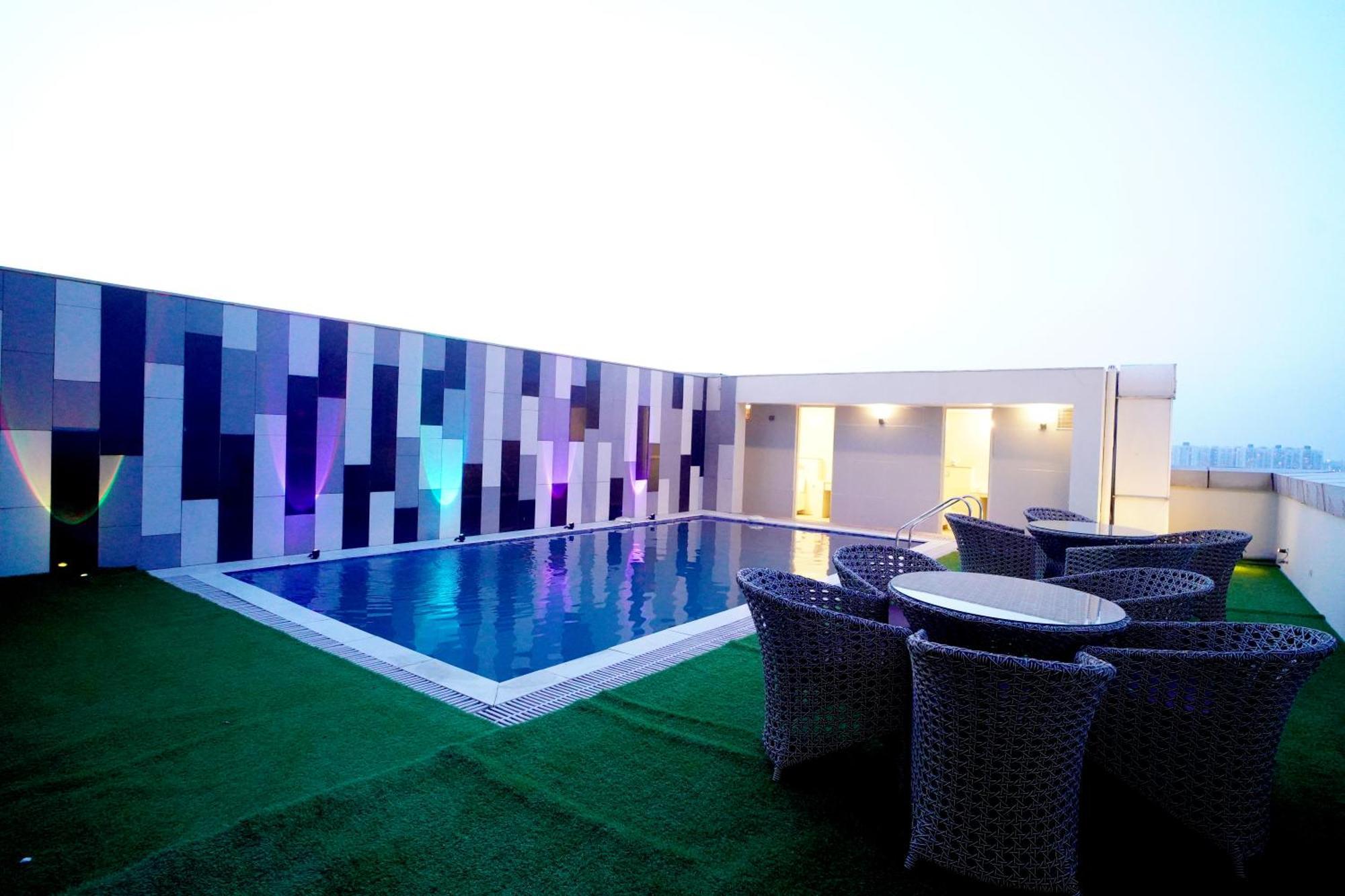 Hotel Sakura Gold Gurgaon Exterior photo