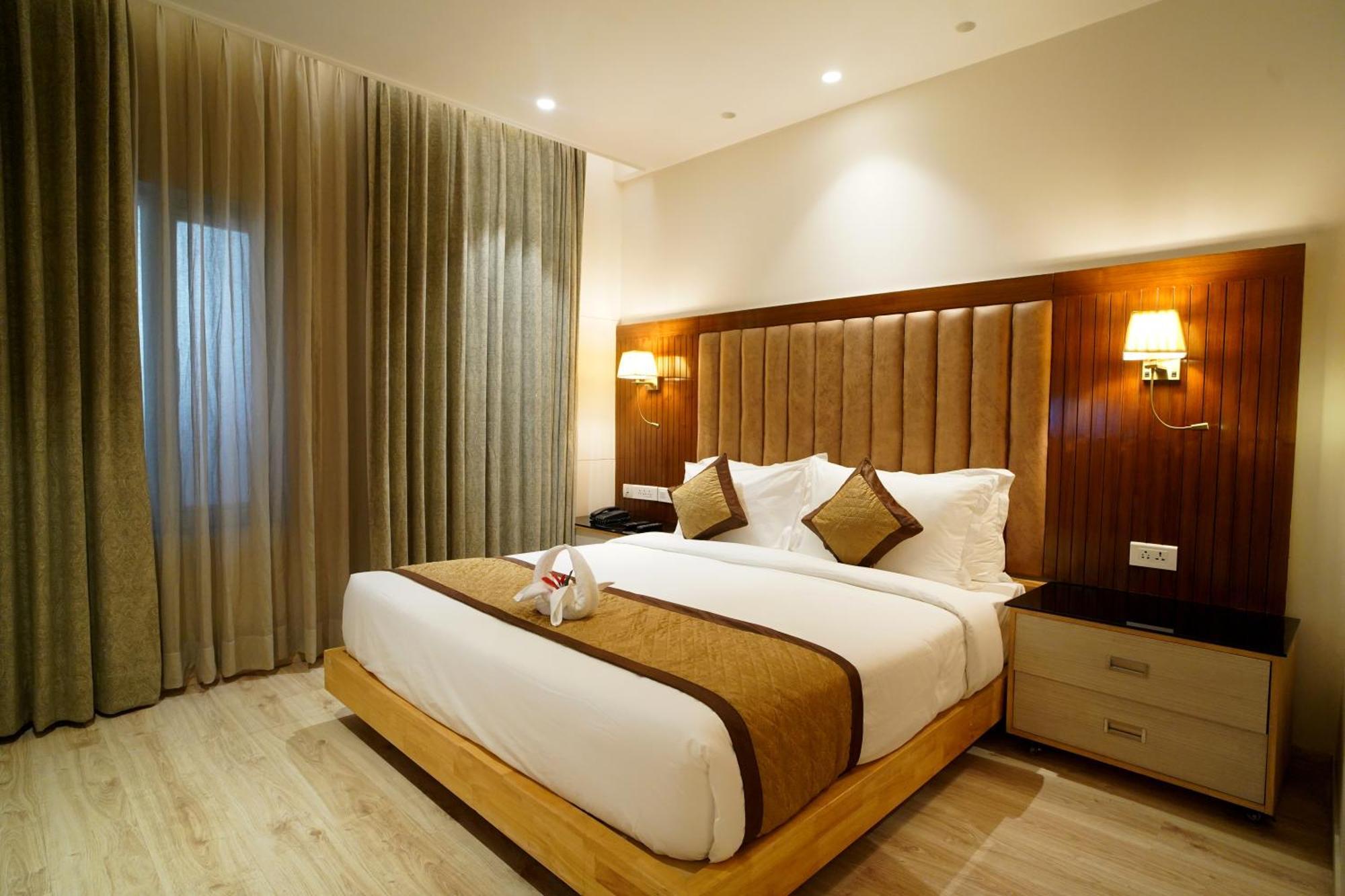 Hotel Sakura Gold Gurgaon Exterior photo