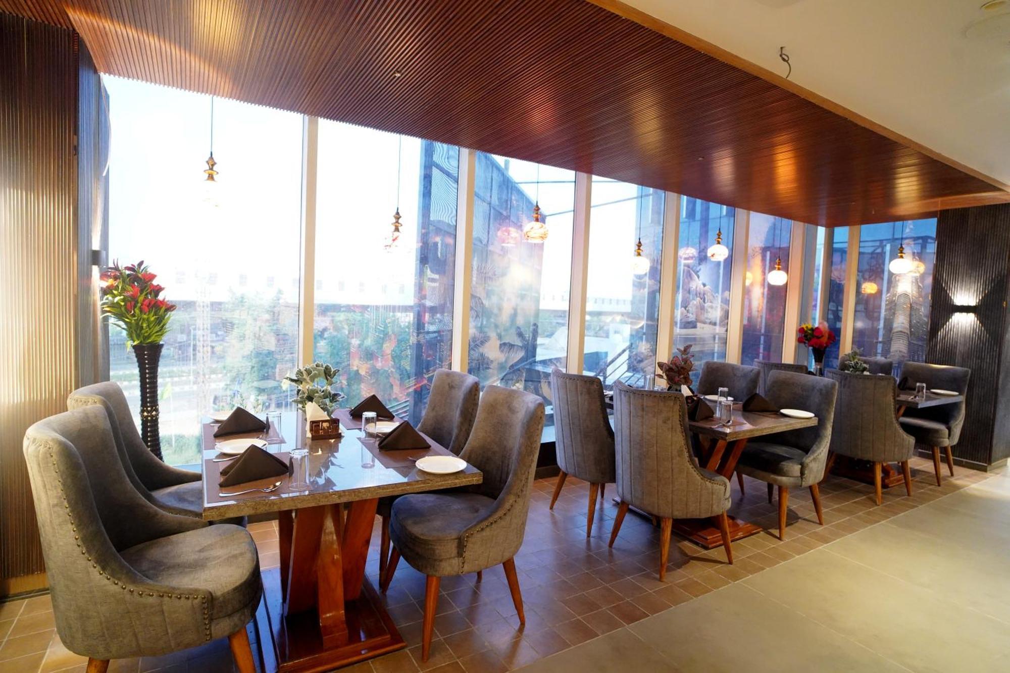 Hotel Sakura Gold Gurgaon Exterior photo
