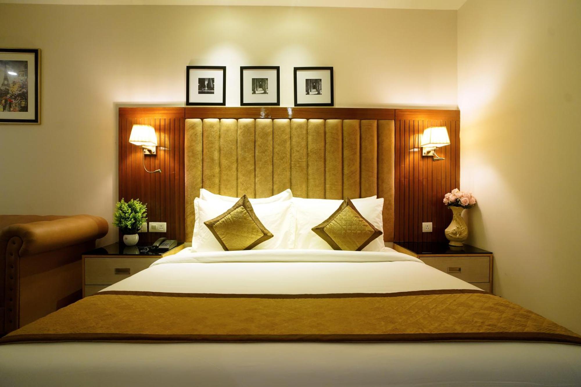 Hotel Sakura Gold Gurgaon Exterior photo
