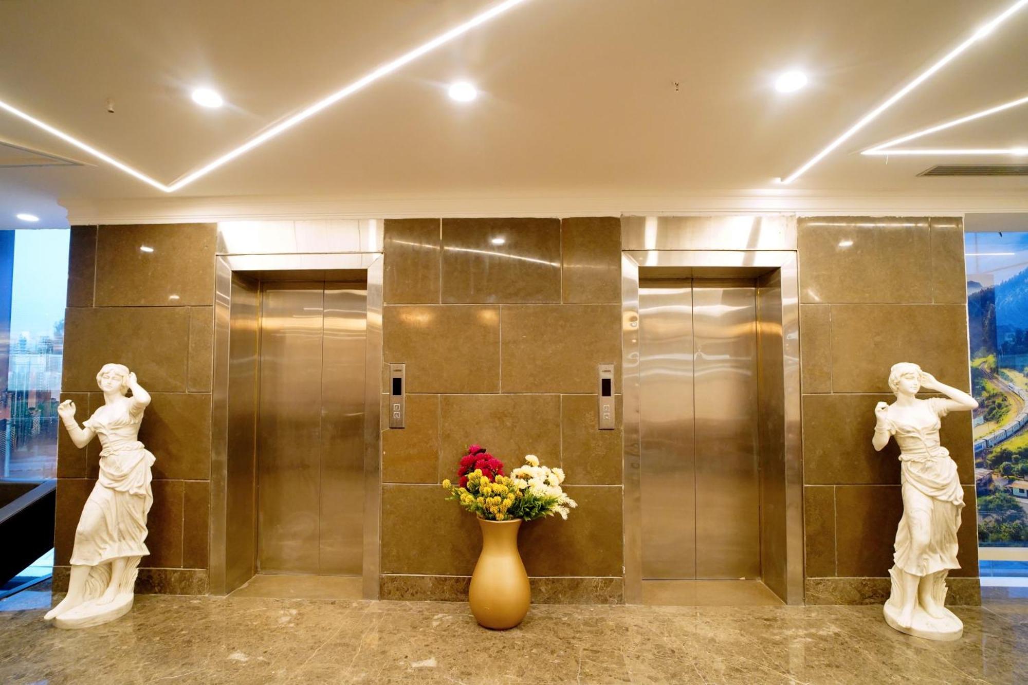 Hotel Sakura Gold Gurgaon Exterior photo