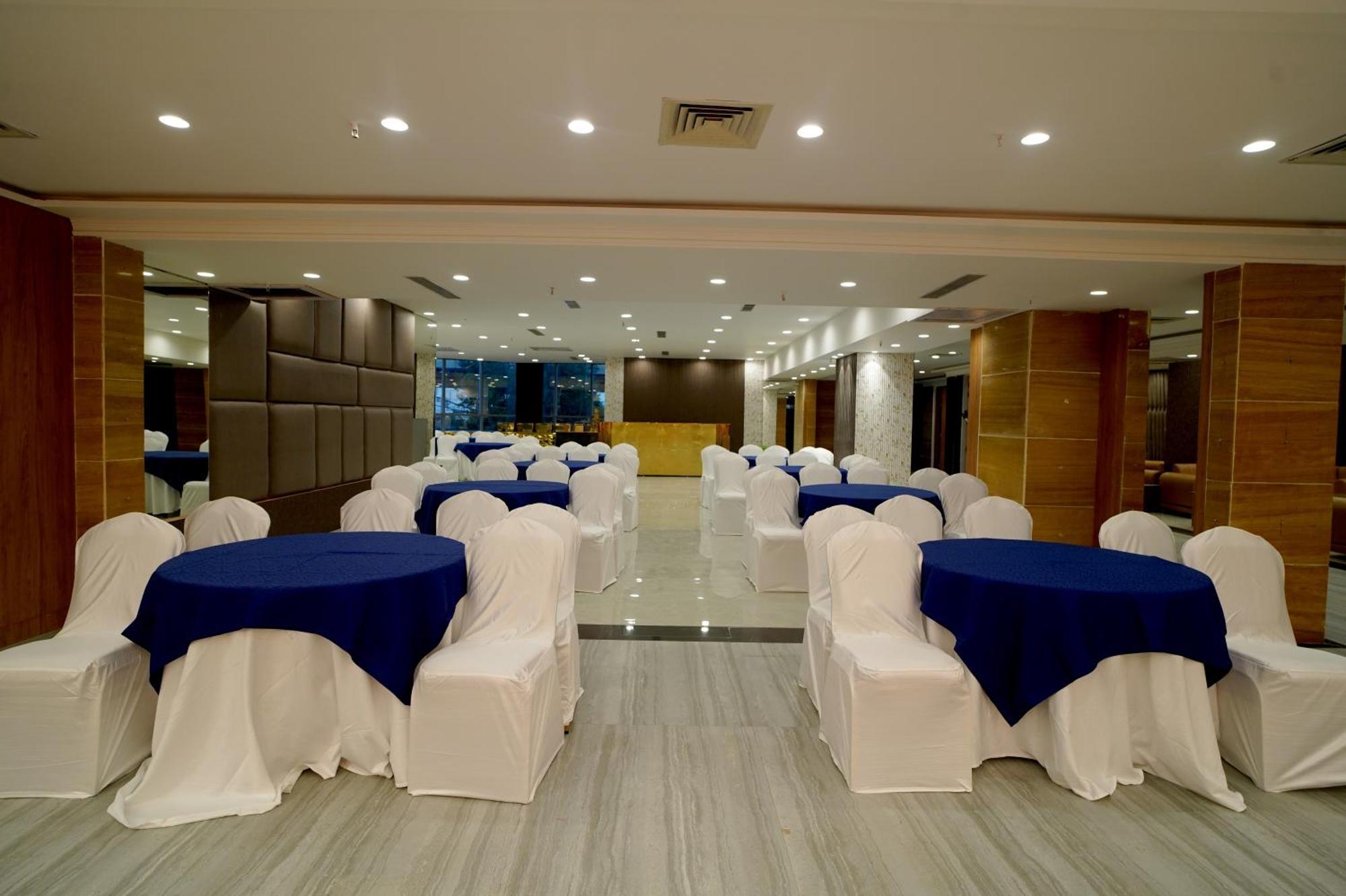 Hotel Sakura Gold Gurgaon Exterior photo