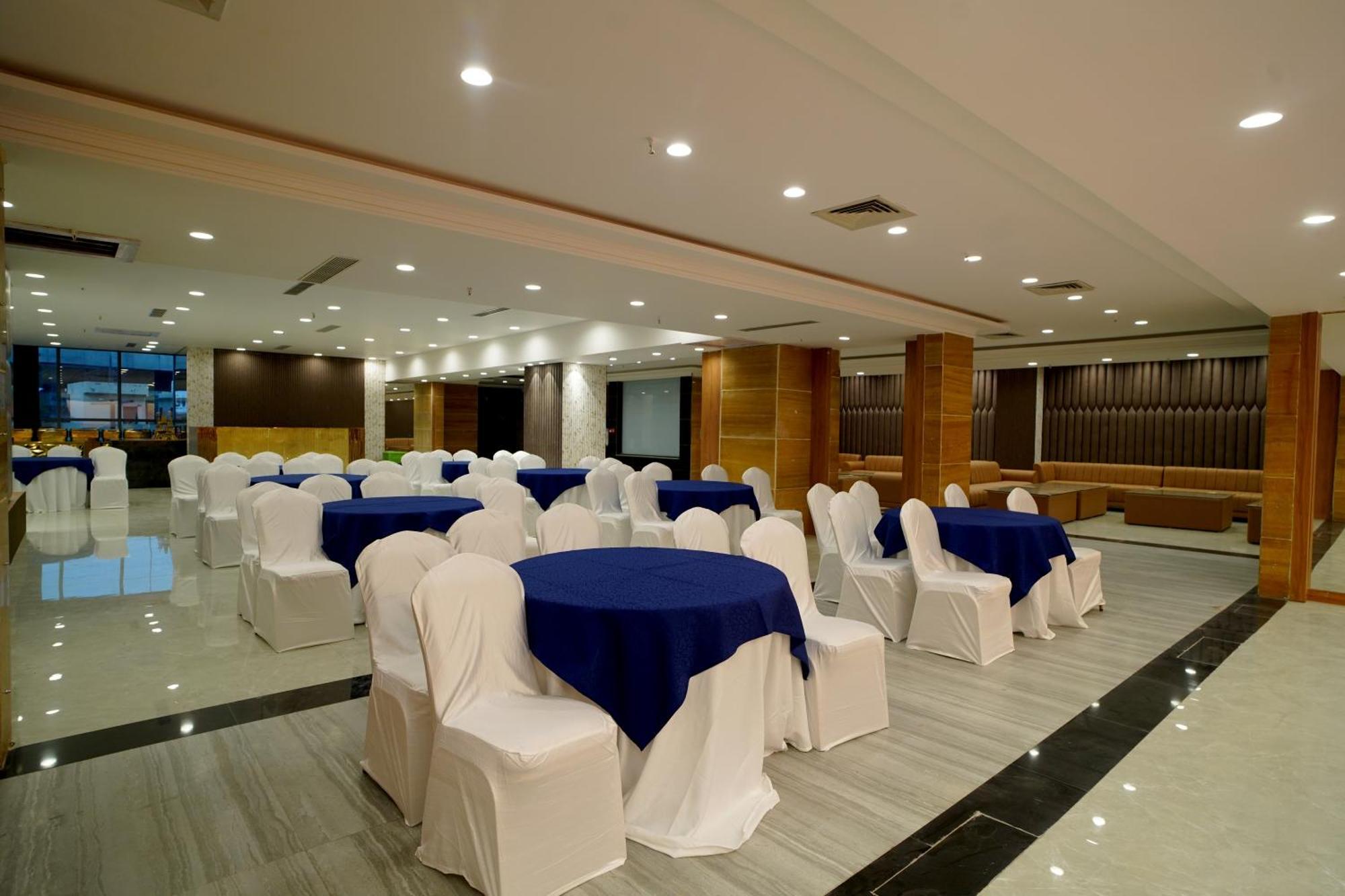 Hotel Sakura Gold Gurgaon Exterior photo