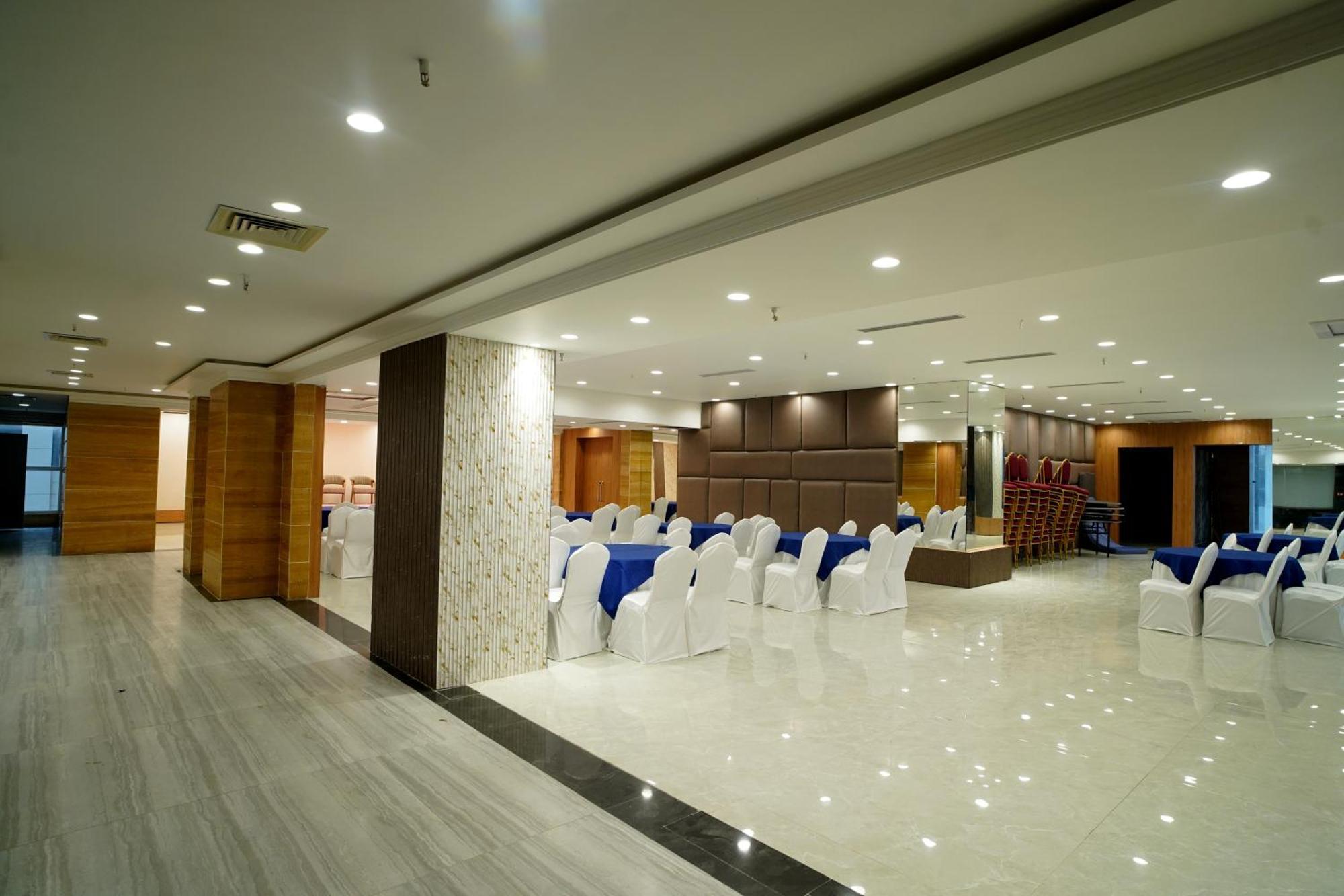 Hotel Sakura Gold Gurgaon Exterior photo