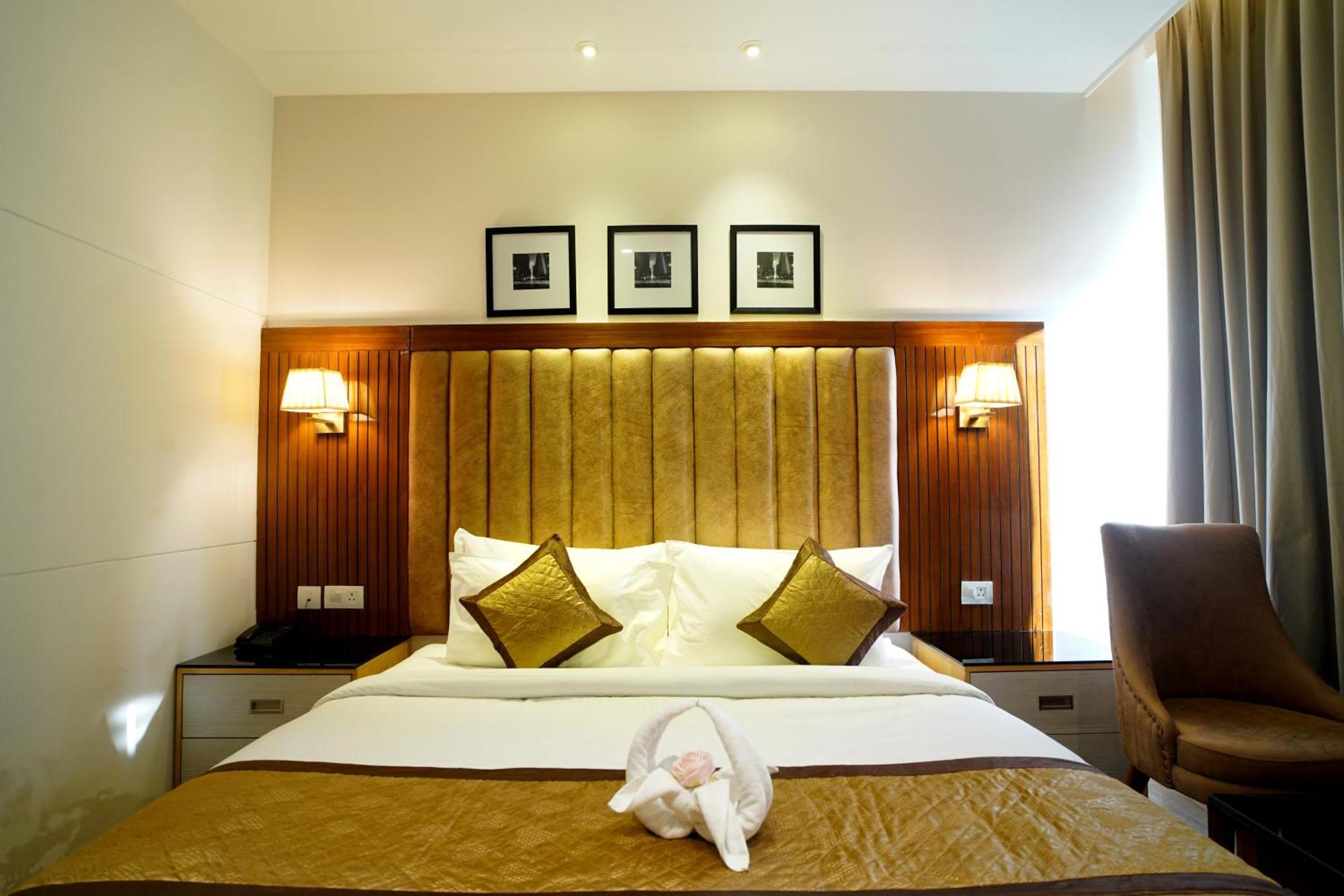 Hotel Sakura Gold Gurgaon Exterior photo