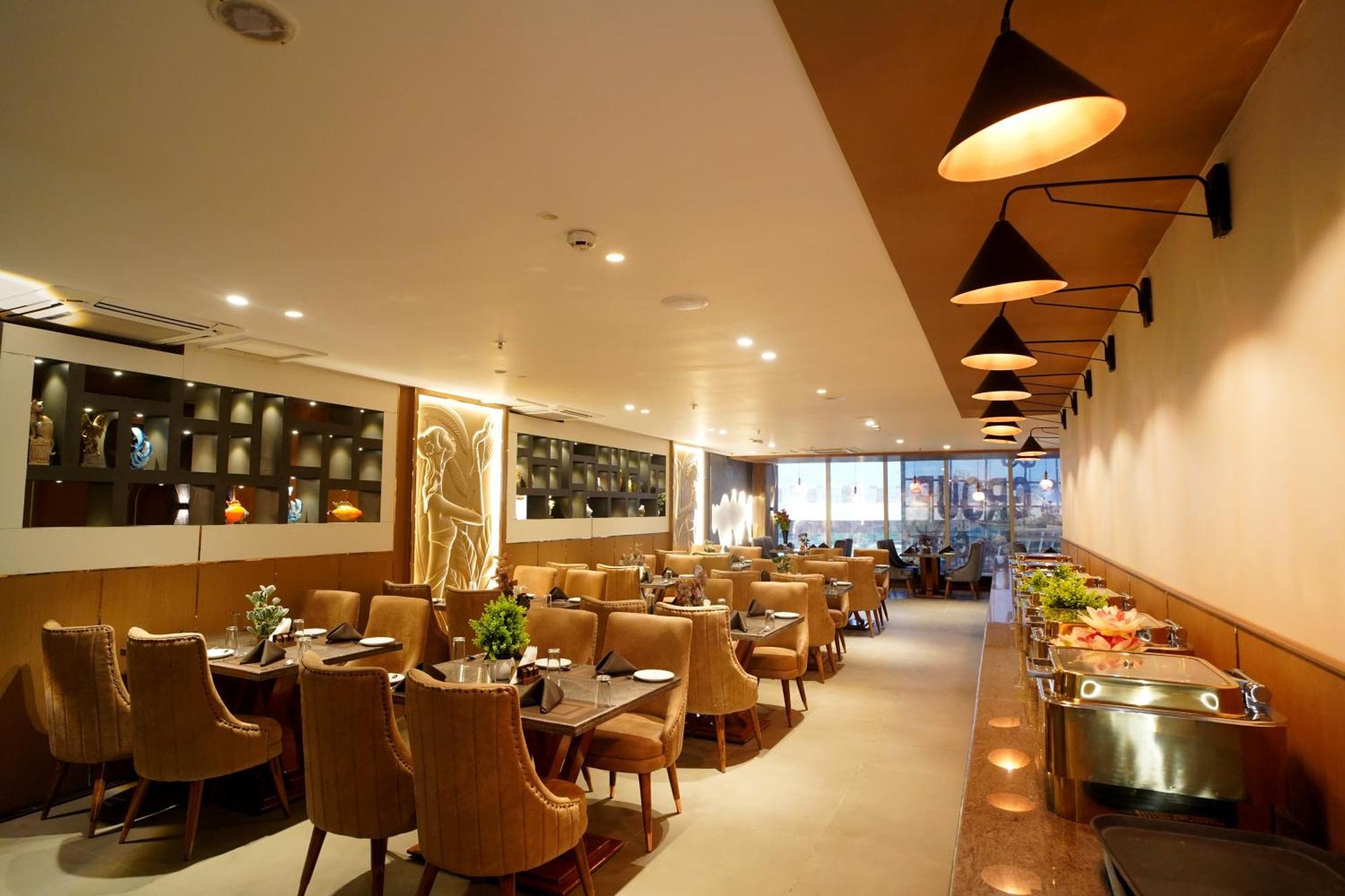 Hotel Sakura Gold Gurgaon Exterior photo