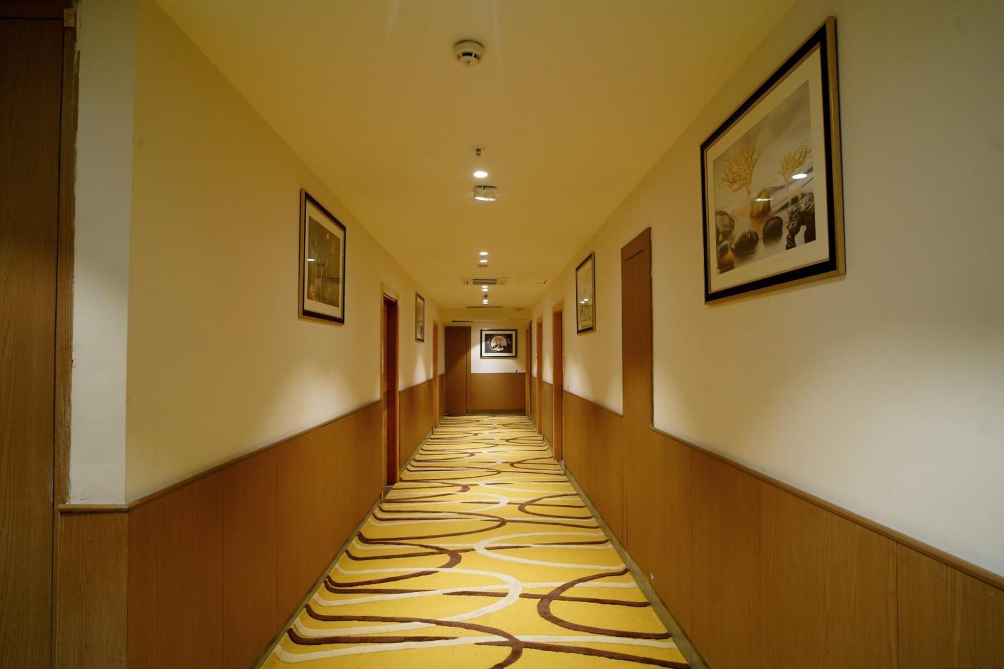 Hotel Sakura Gold Gurgaon Exterior photo