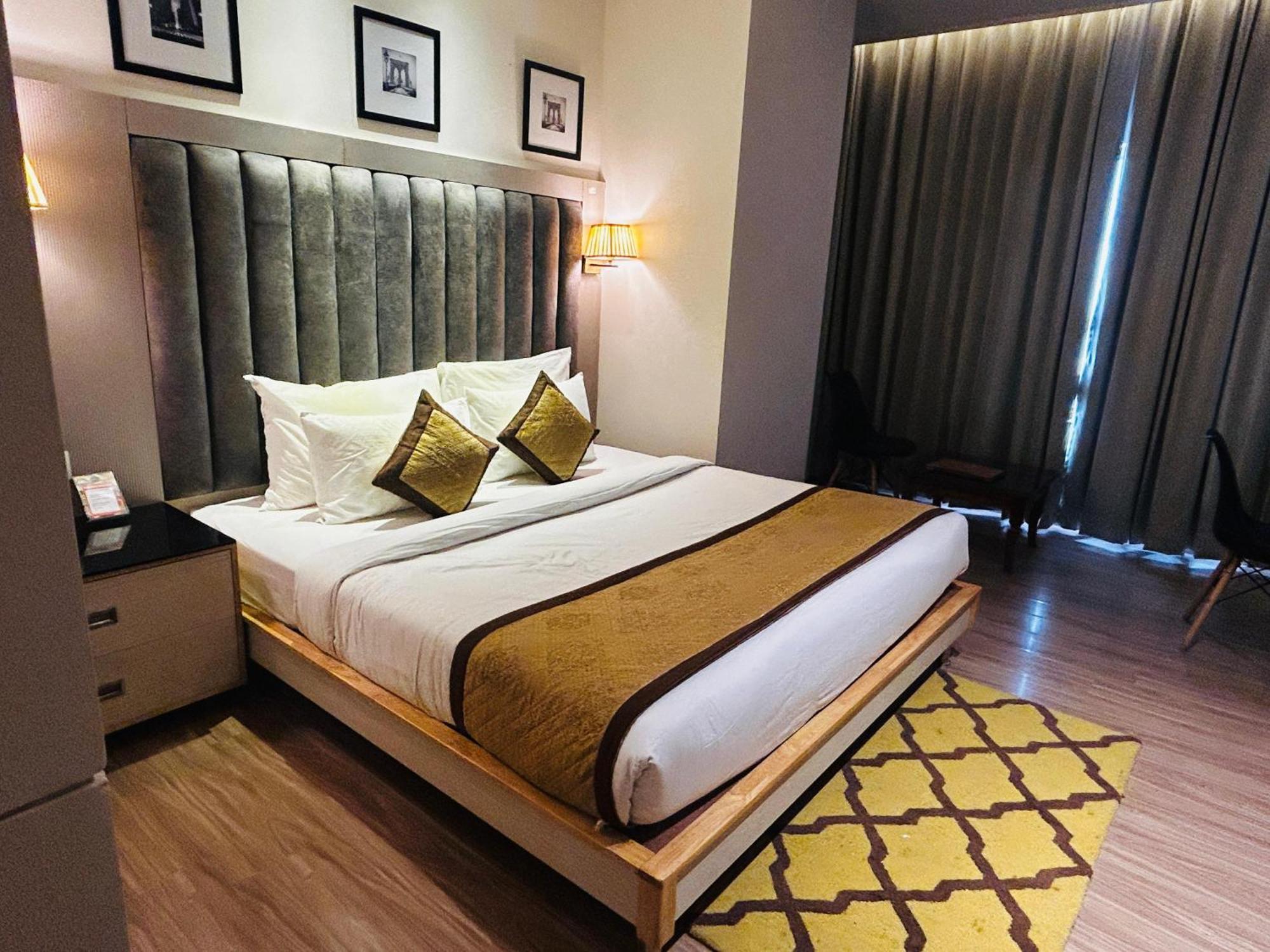 Hotel Sakura Gold Gurgaon Exterior photo