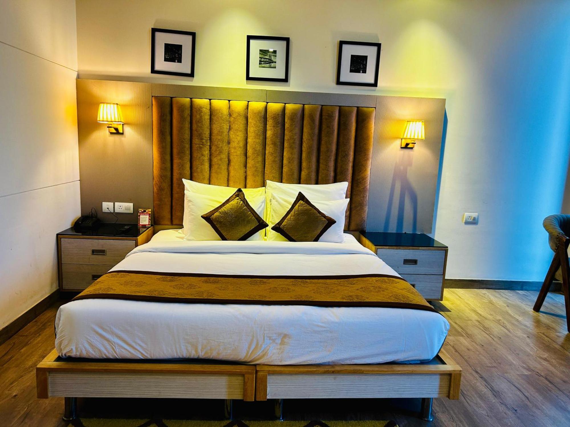 Hotel Sakura Gold Gurgaon Exterior photo