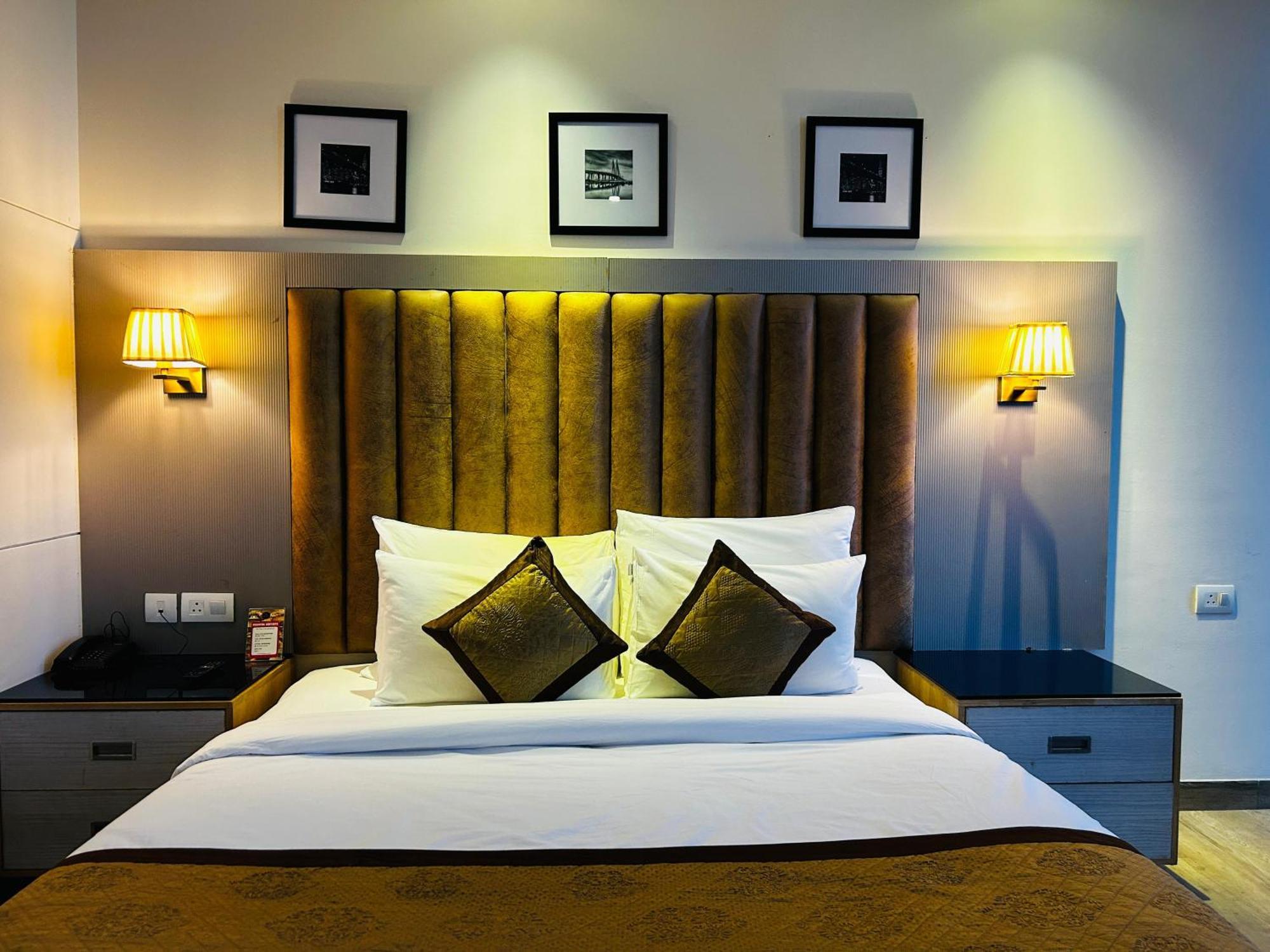 Hotel Sakura Gold Gurgaon Exterior photo