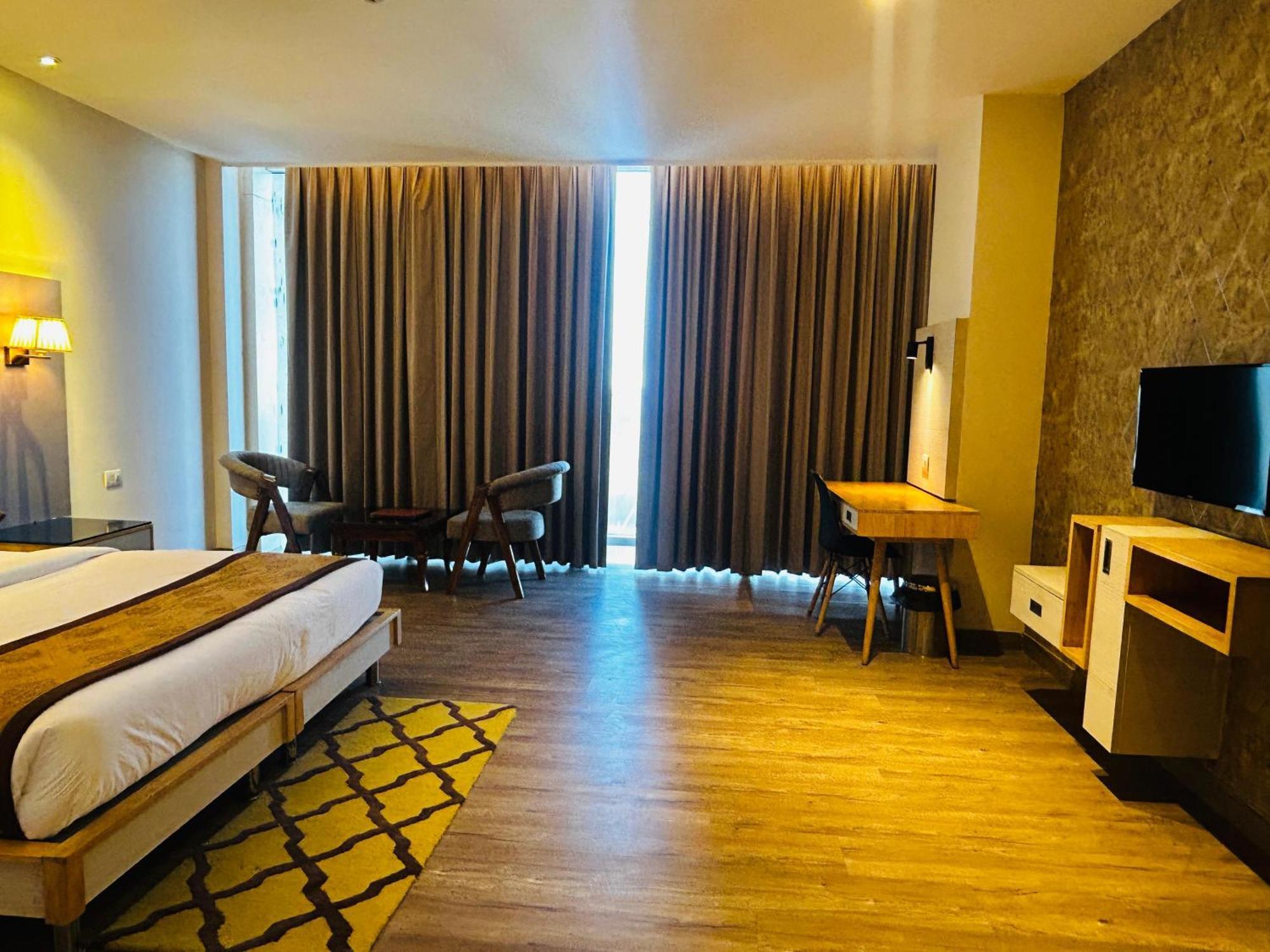 Hotel Sakura Gold Gurgaon Exterior photo