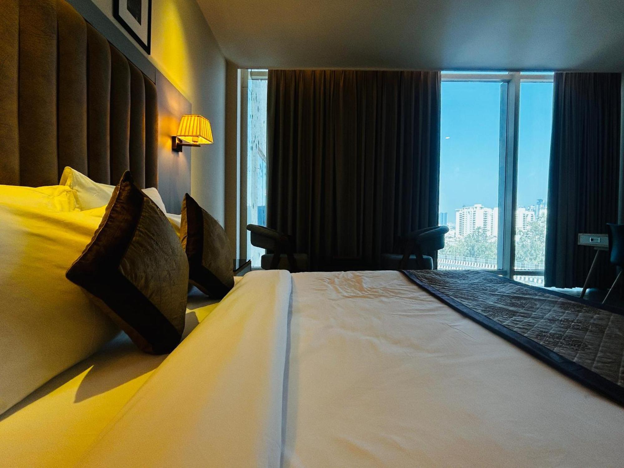 Hotel Sakura Gold Gurgaon Exterior photo