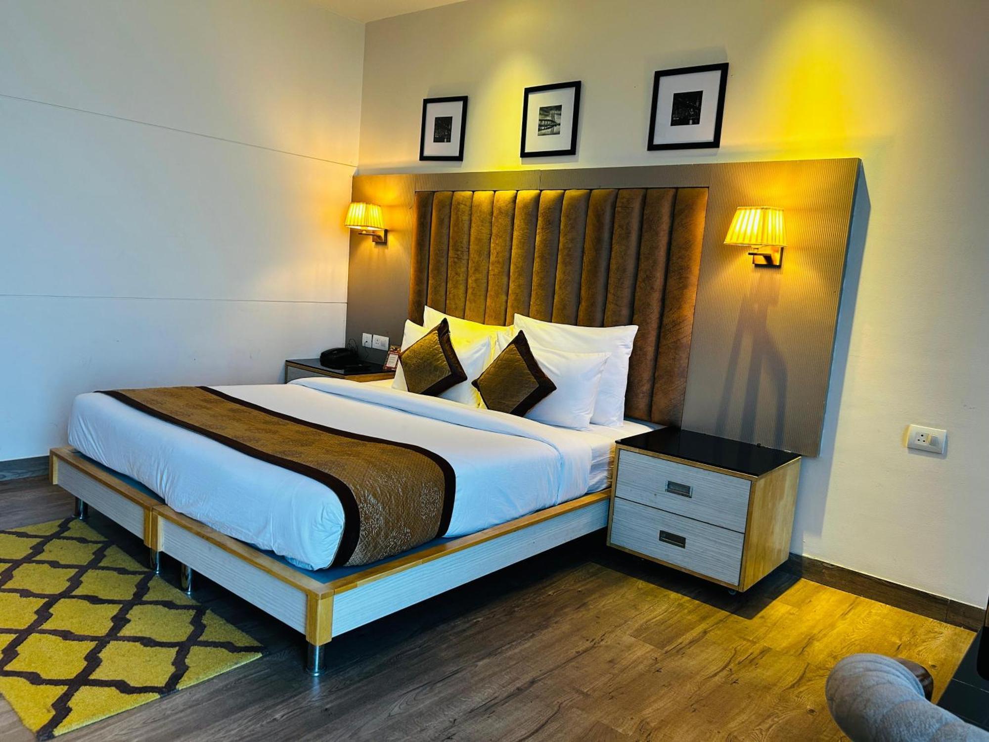 Hotel Sakura Gold Gurgaon Exterior photo
