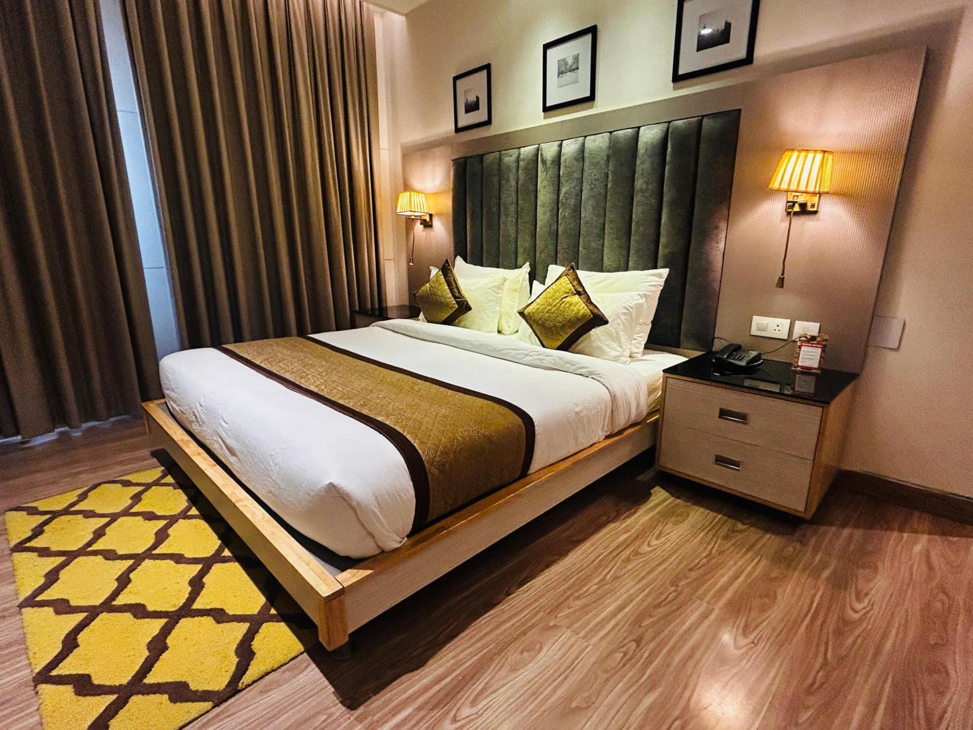 Hotel Sakura Gold Gurgaon Exterior photo