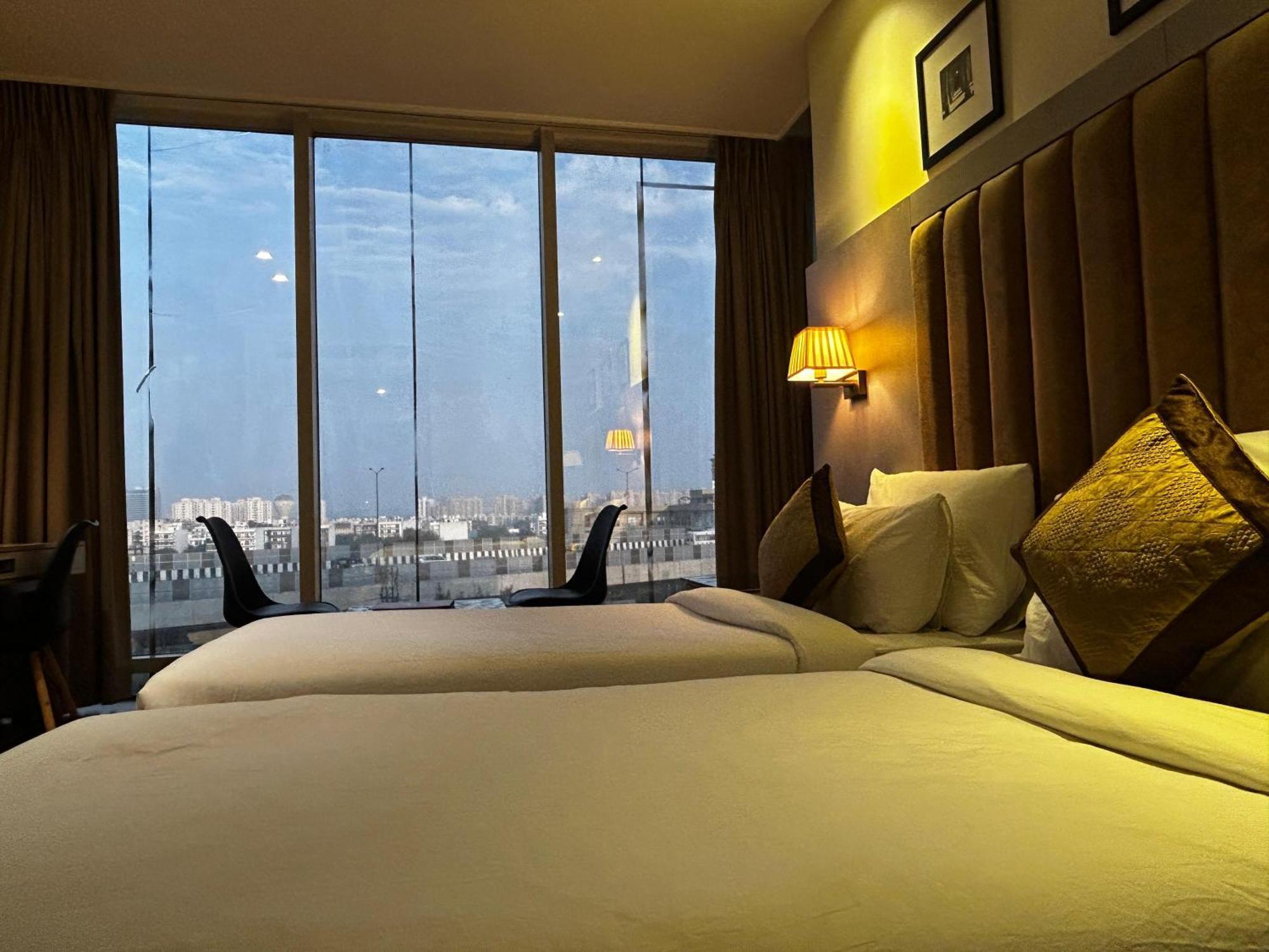 Hotel Sakura Gold Gurgaon Exterior photo