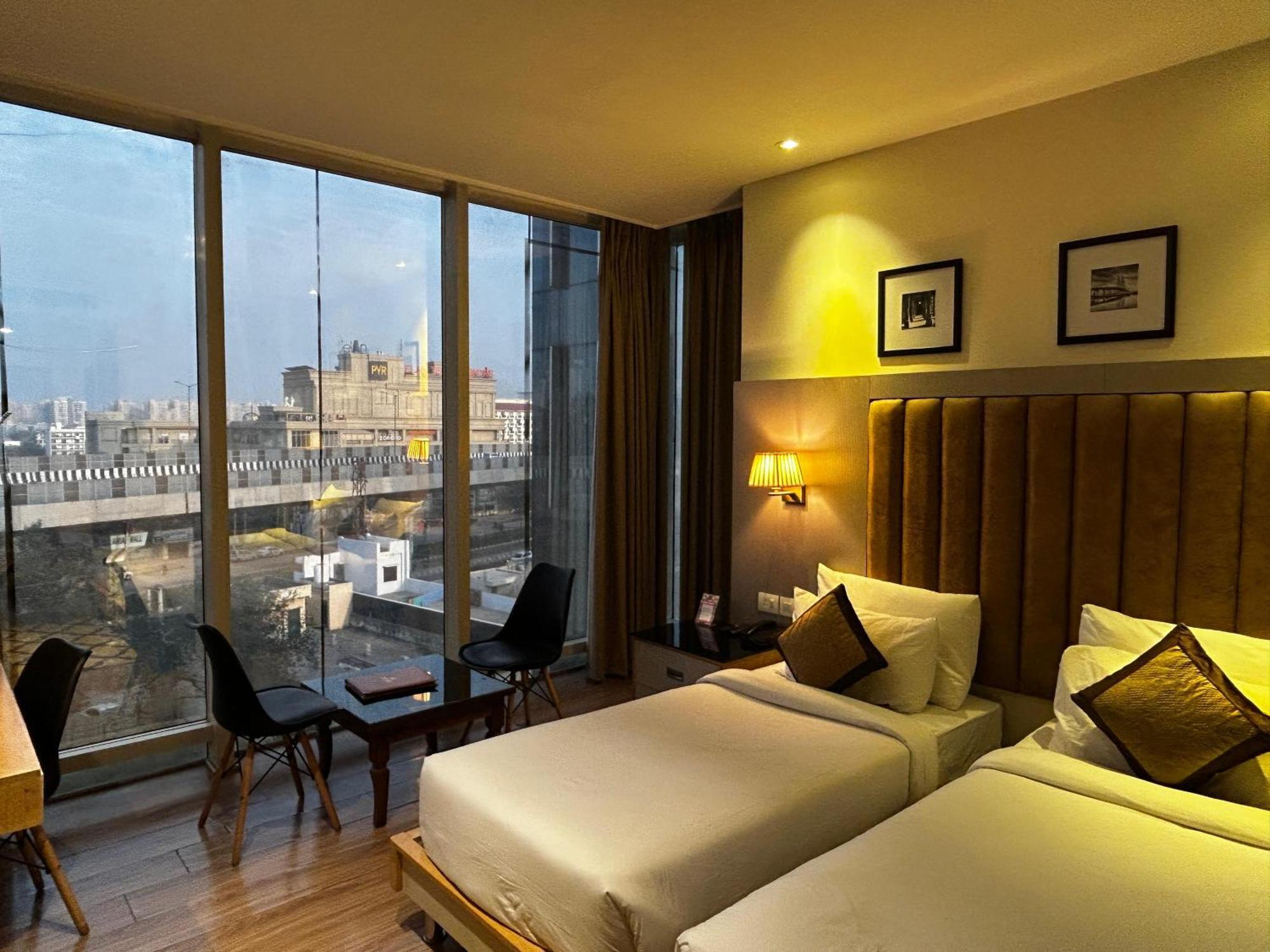 Hotel Sakura Gold Gurgaon Exterior photo