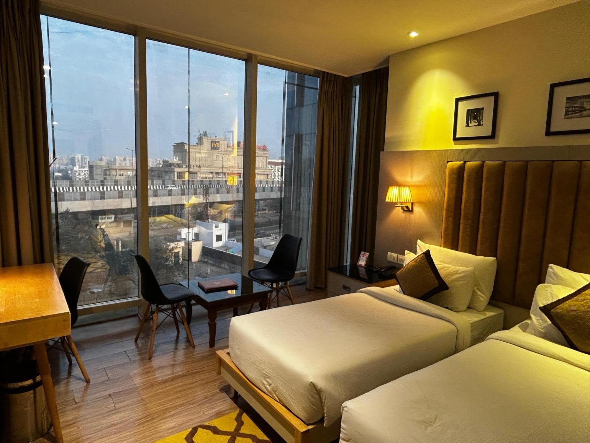 Hotel Sakura Gold Gurgaon Exterior photo