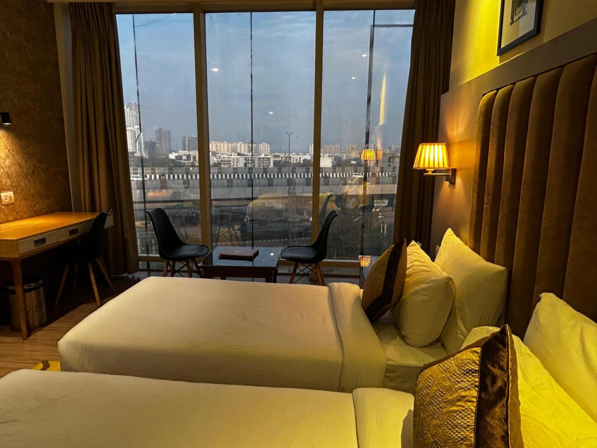 Hotel Sakura Gold Gurgaon Exterior photo
