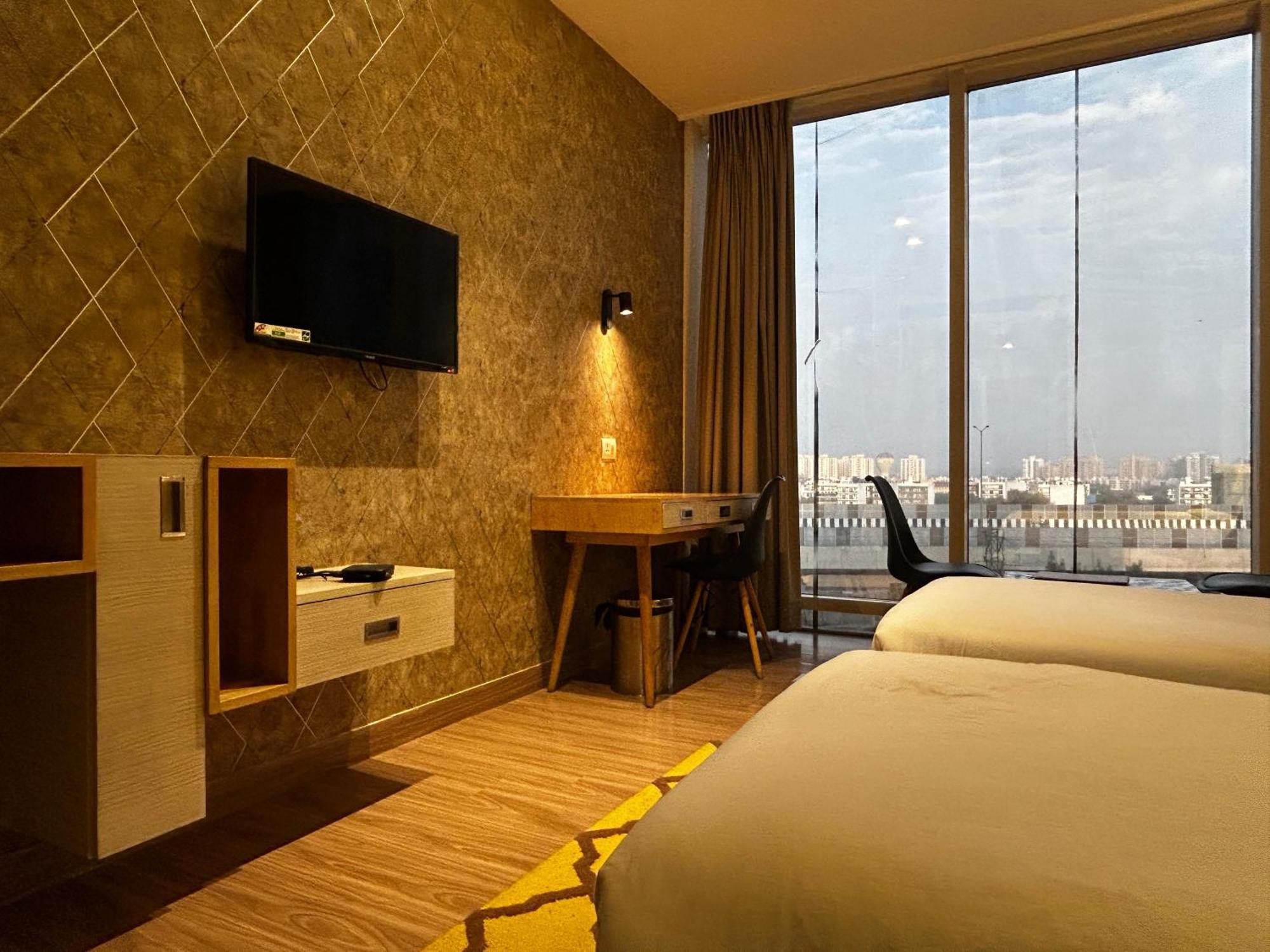 Hotel Sakura Gold Gurgaon Exterior photo